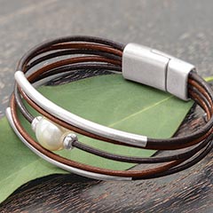 Leather & Pearl Bracelet Image 1