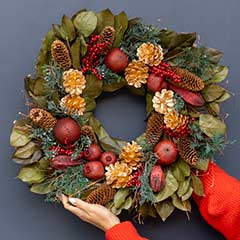 Crimson & Gold Holiday Wreath Image 3