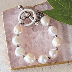 Coin Pearl Bracelet Image 1